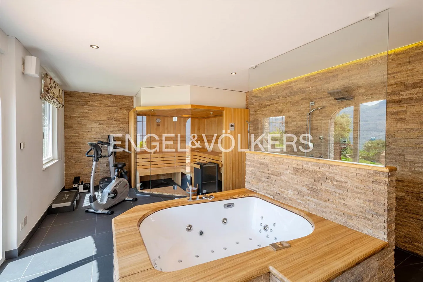 Villa esclusiva con piscina e vista mozzafiato sul lago - Foto 18 di 20