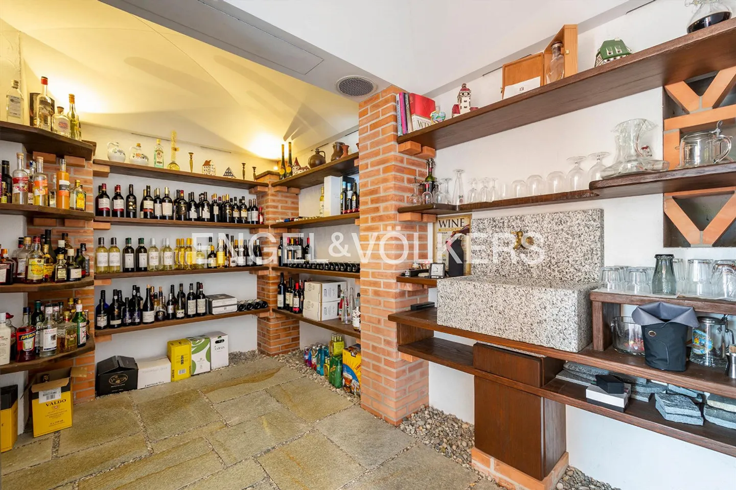 Villa esclusiva con piscina e vista mozzafiato sul lago - Foto 19 di 20