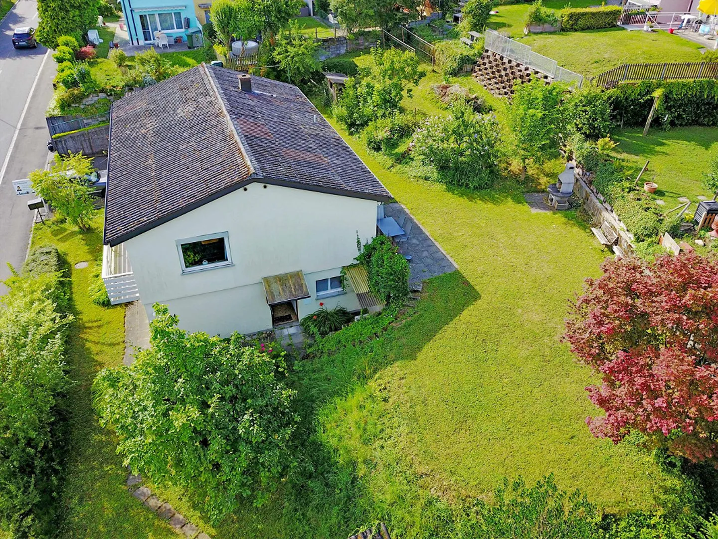 Maison individuelle avec appartement séparé et beaucoup d'espace extérieur - Photo 2 sur 14