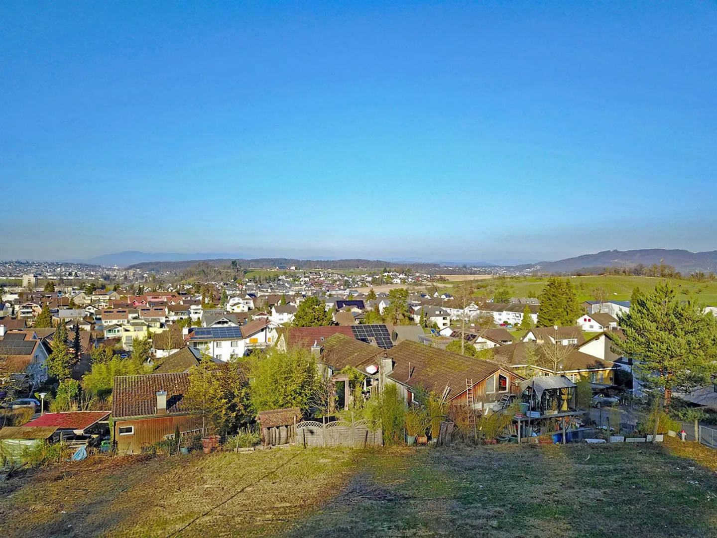 Maison individuelle avec appartement séparé et beaucoup d'espace extérieur - Photo 3 sur 14
