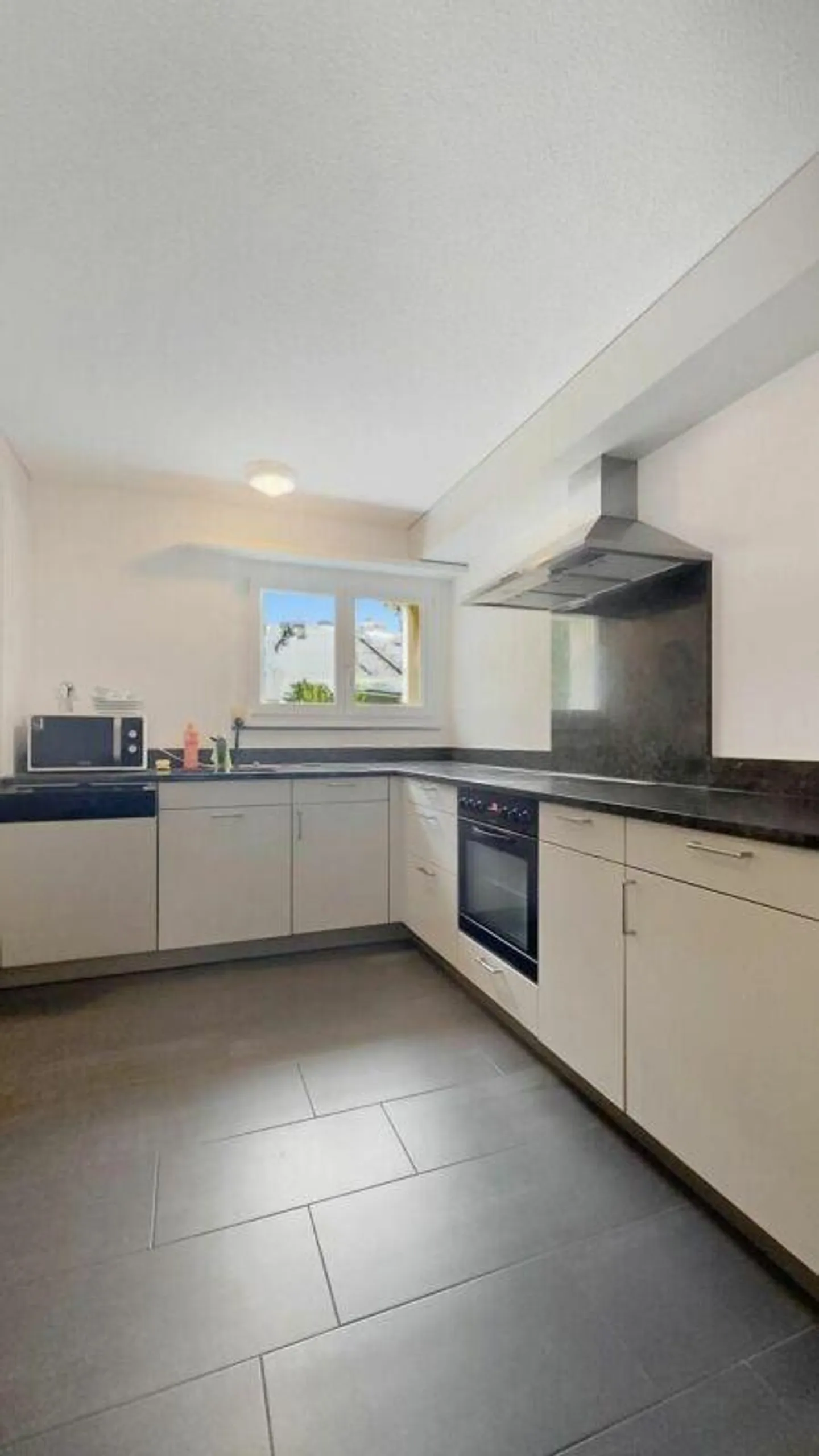 Appartement de 5,5 pièces bien entretenu à louer à Zuzwil, avantageux en matière d'impôts - Photo 2 sur 8