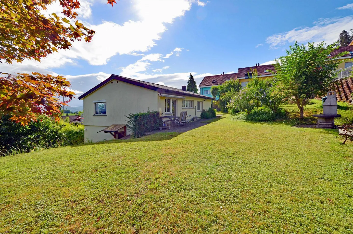 Maison individuelle avec appartement séparé et beaucoup d'espace extérieur - Photo 5 sur 14