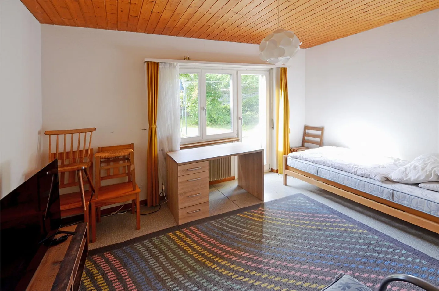 Maison individuelle avec appartement séparé et beaucoup d'espace extérieur - Photo 8 sur 14