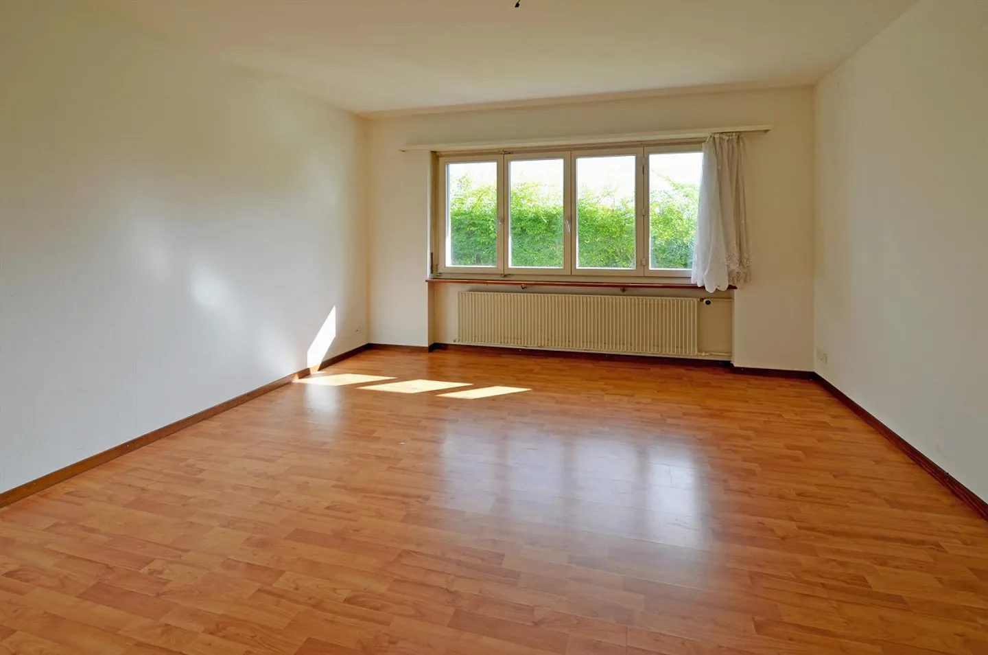 Maison individuelle avec appartement séparé et beaucoup d'espace extérieur - Photo 11 sur 14