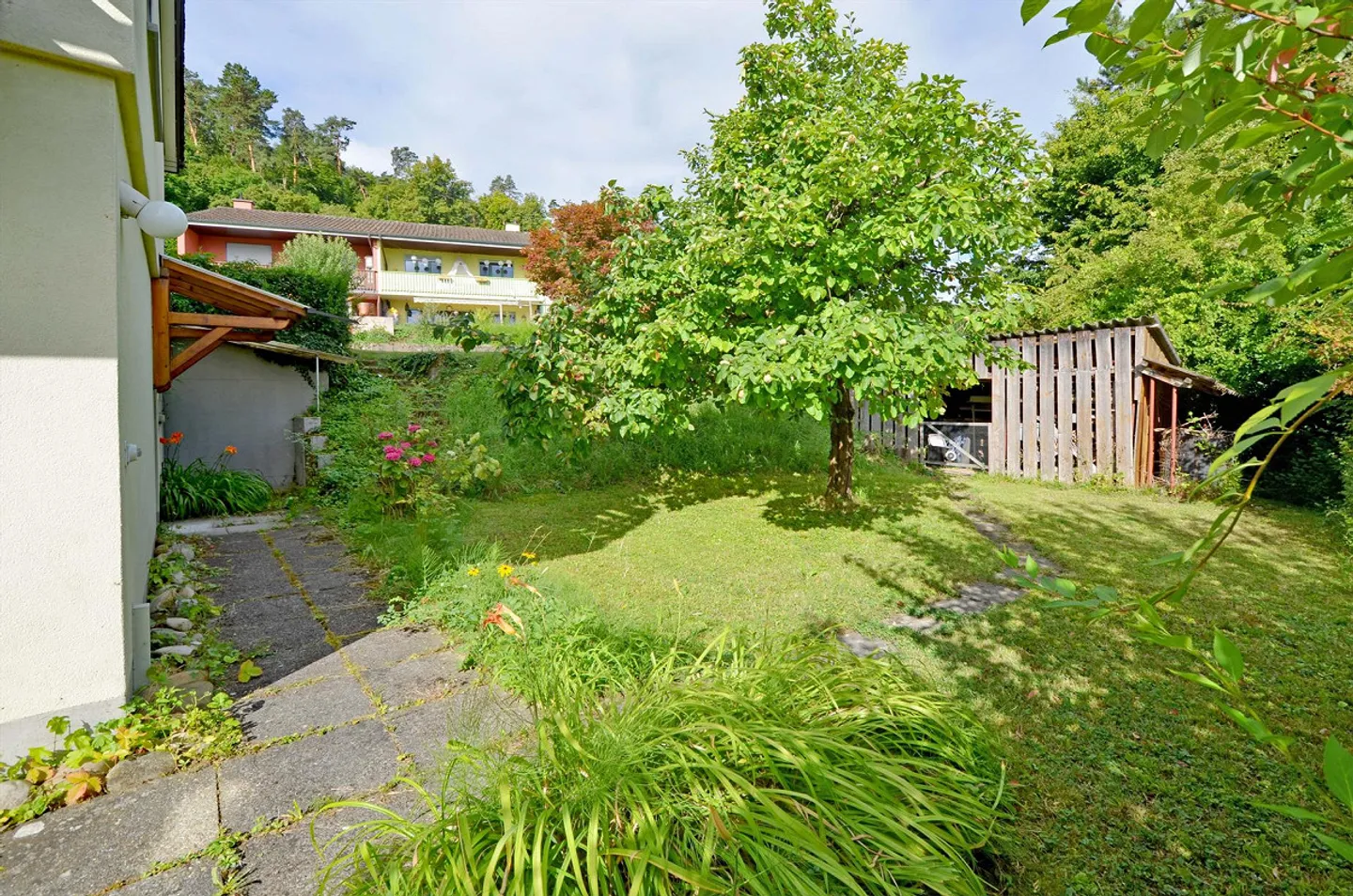 Maison individuelle avec appartement séparé et beaucoup d'espace extérieur - Photo 12 sur 14