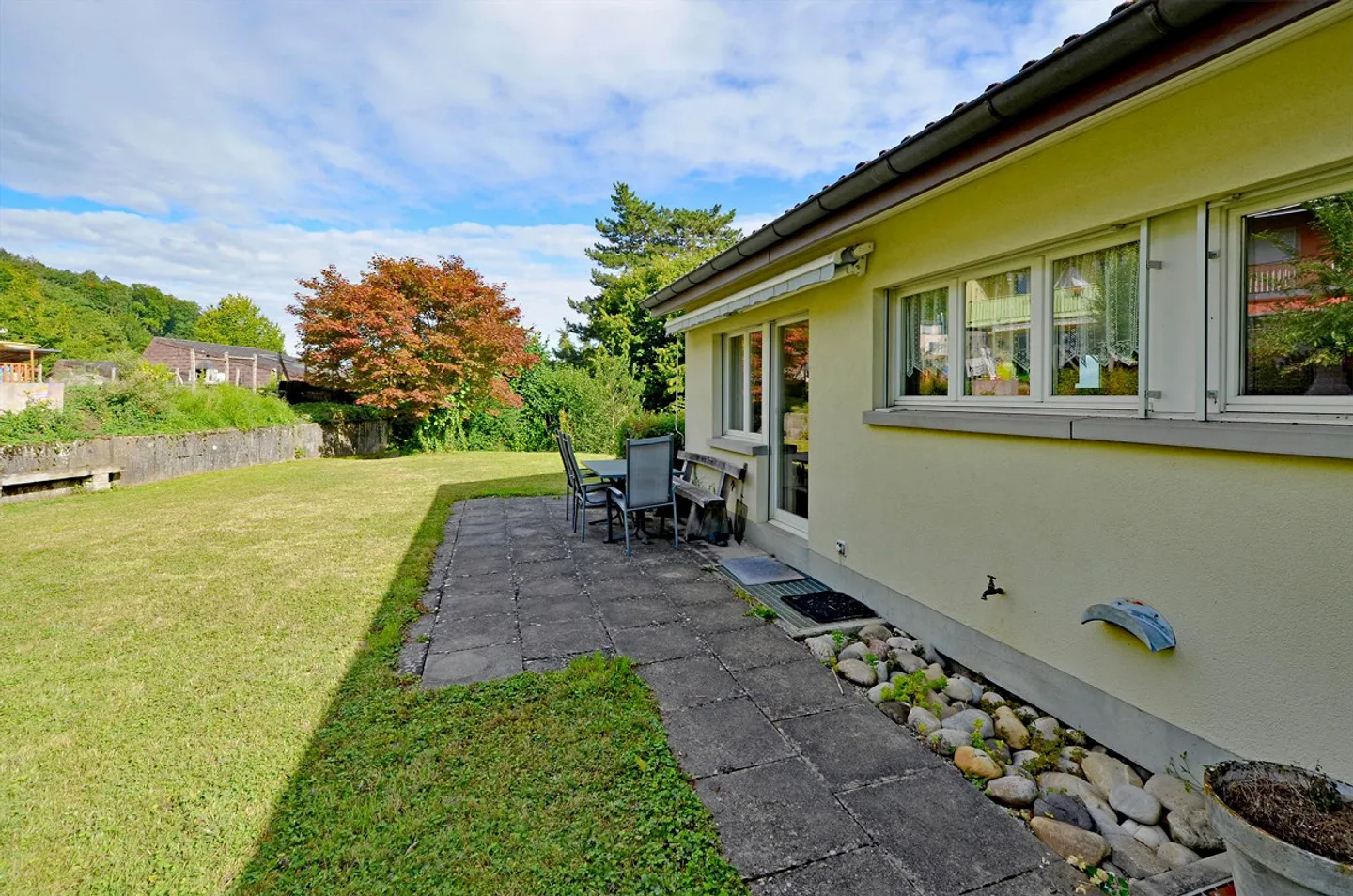 Maison individuelle avec appartement séparé et beaucoup d'espace extérieur - Photo 13 sur 14