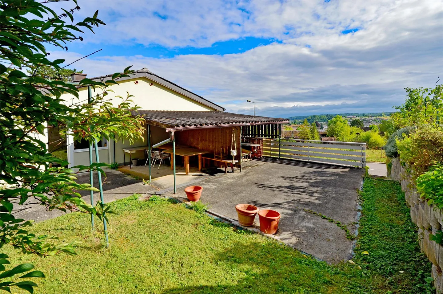 Maison individuelle avec appartement séparé et beaucoup d'espace extérieur - Photo 14 sur 14