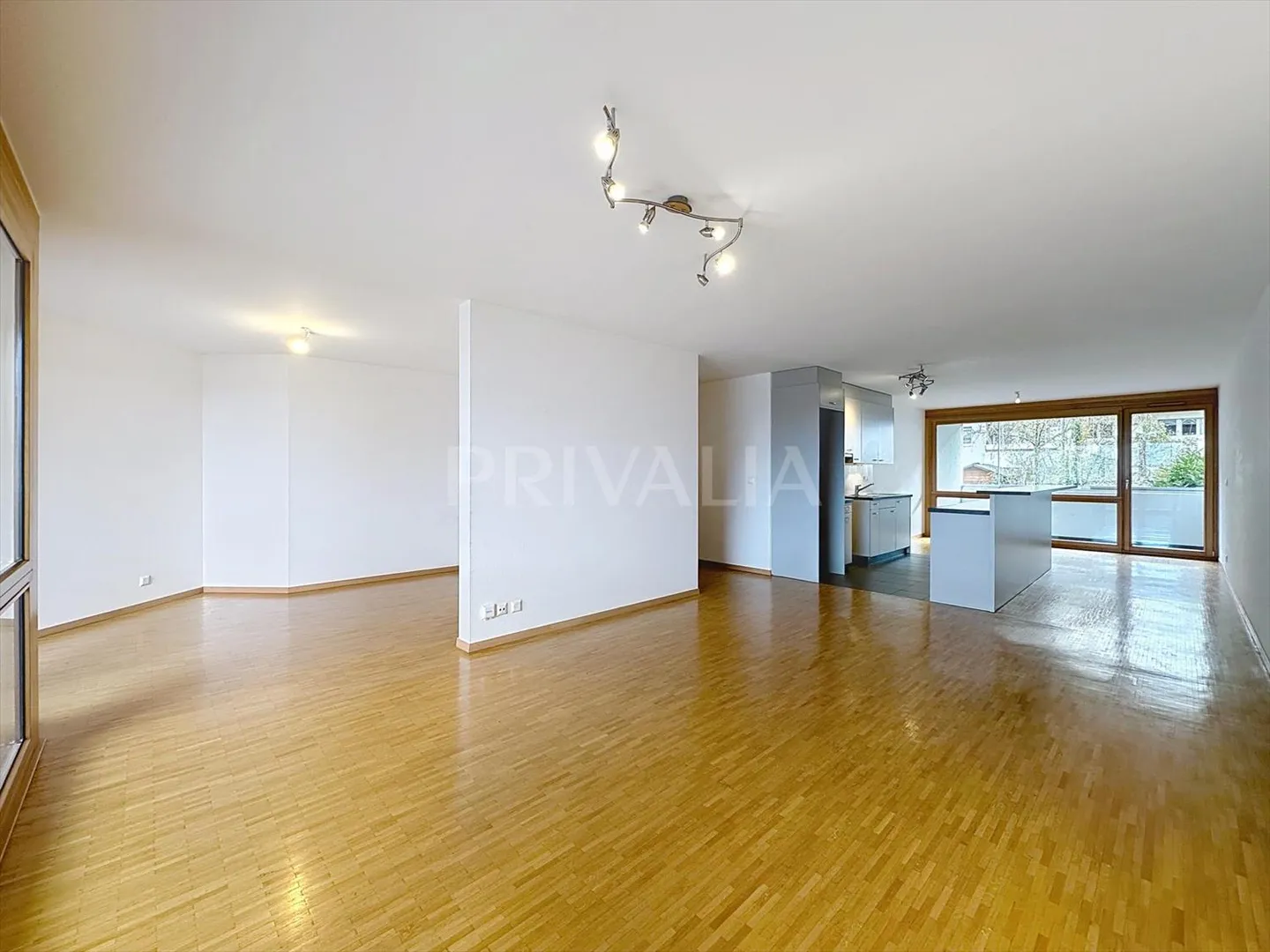 Schöne Wohnung in der Nähe von internationalen Organisationen - Foto 1 von 8