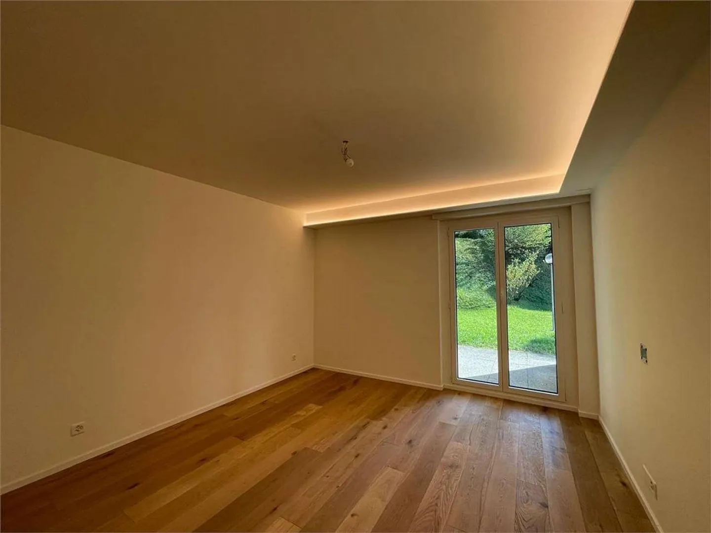 Lugano: Elegant 3.5-Room Apartment with Pool Renovated - Photo 4 of 6