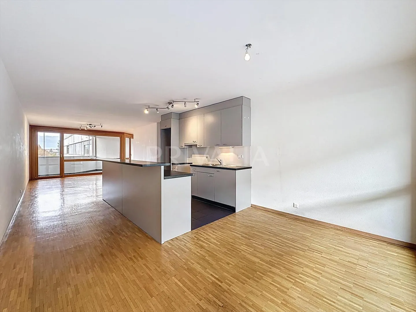 Schöne Wohnung in der Nähe von internationalen Organisationen - Foto 2 von 8