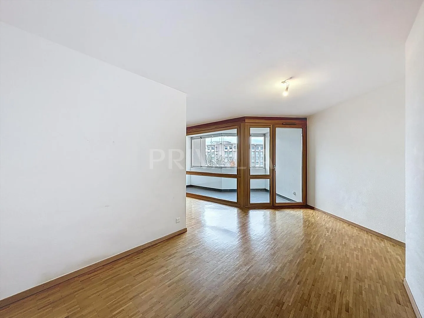 Schöne Wohnung in der Nähe von internationalen Organisationen - Foto 3 von 8