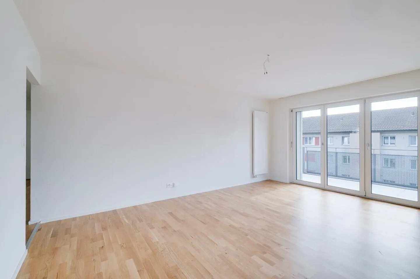 Central and bright apartment - Photo 2 of 8