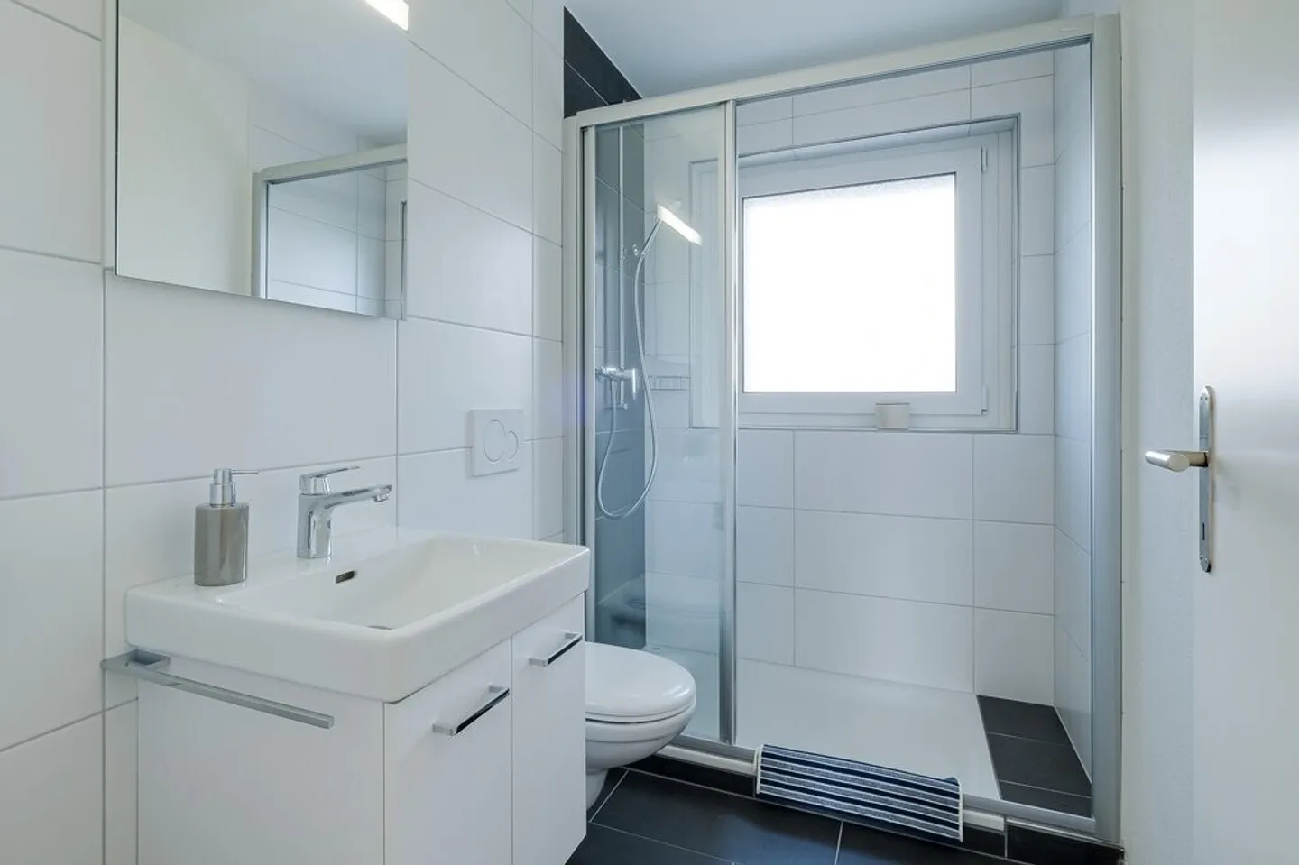 Central and bright apartment - Photo 7 of 8