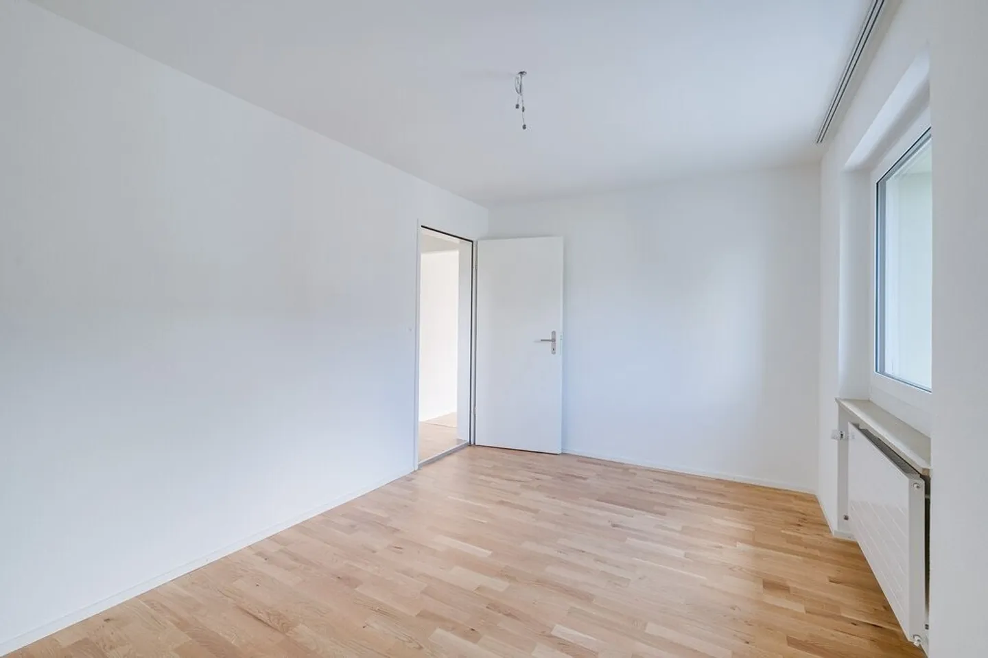 Central and bright apartment - Photo 4 of 8