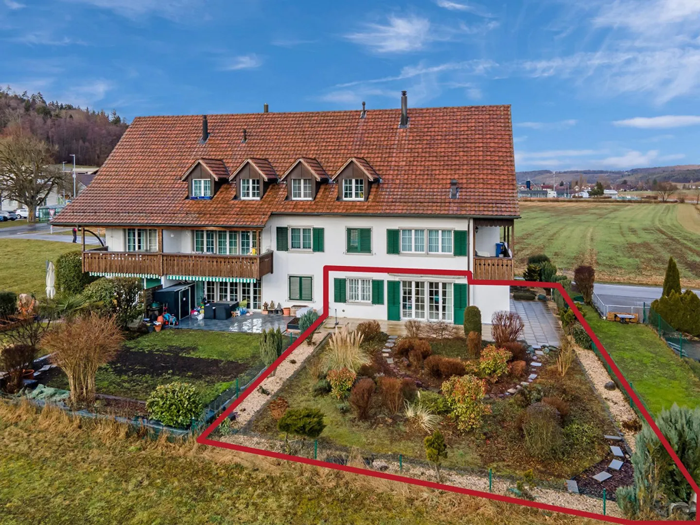 Spacious Apartment with Garden - Photo 1 of 7