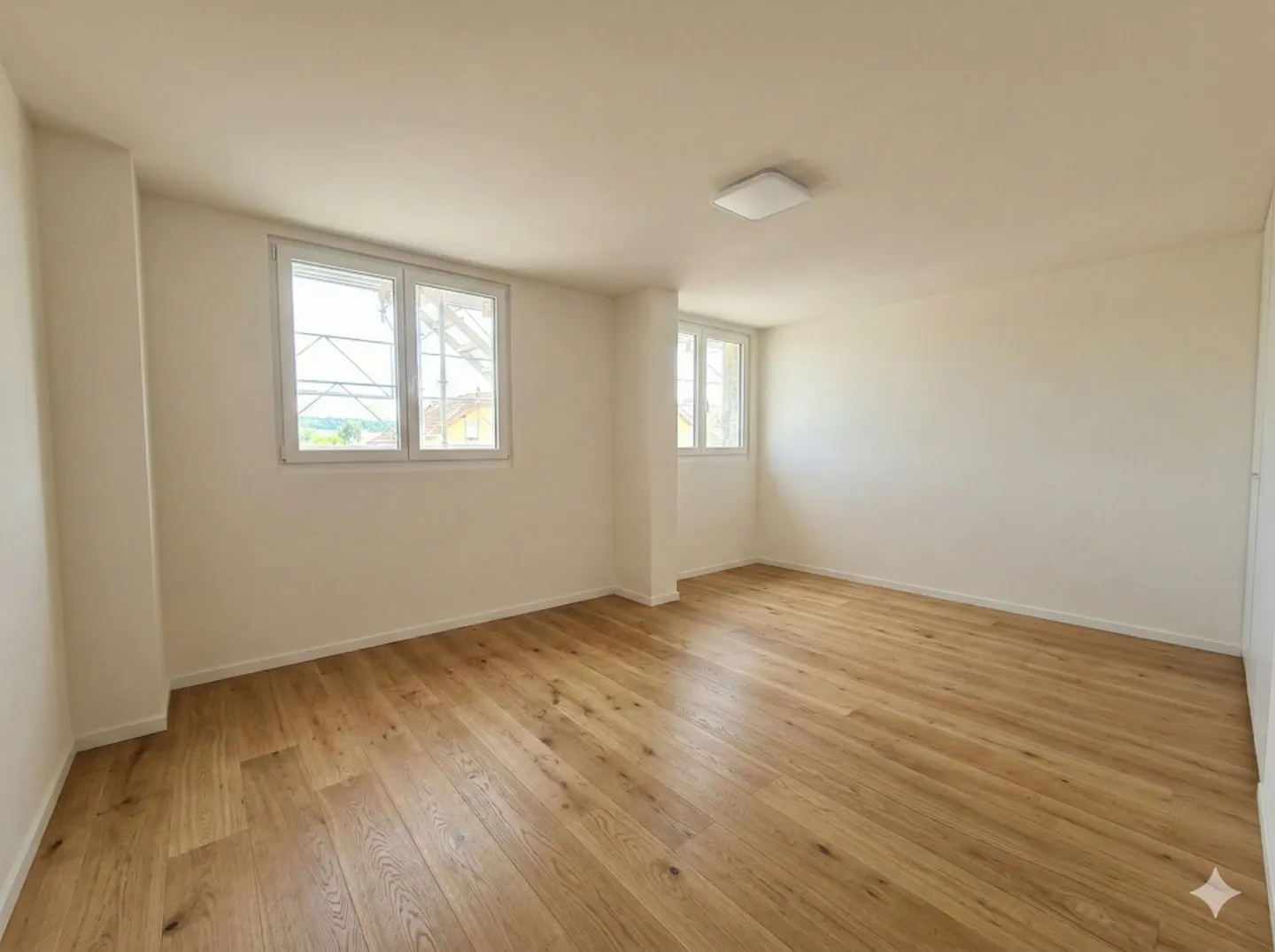 An extraordinary property with garden, terrace without privacy screen and mountain view! - Photo 4 of 6