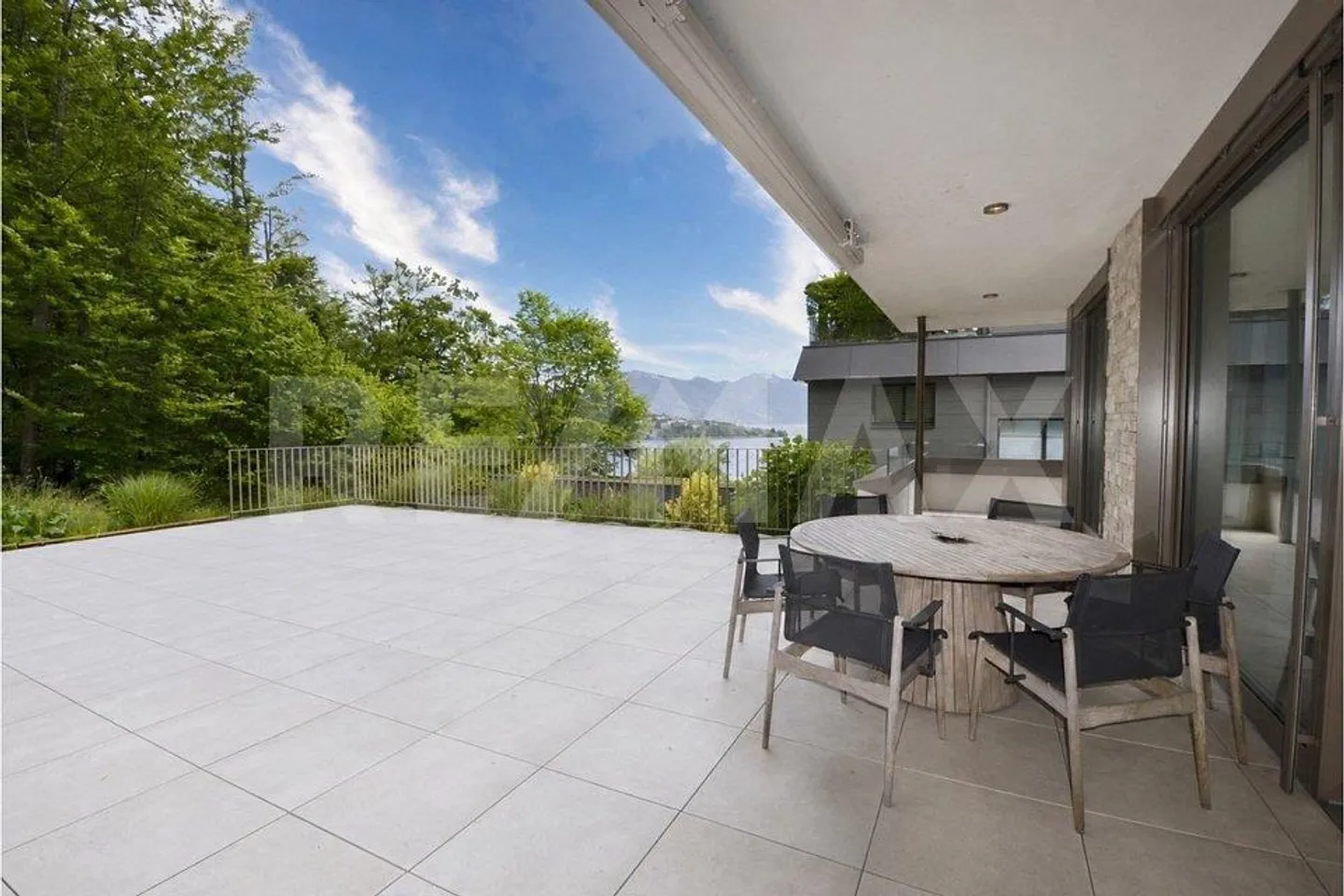 Luxuriöse Wohnung mit Terrasse und Seesicht - Foto 3 von 11