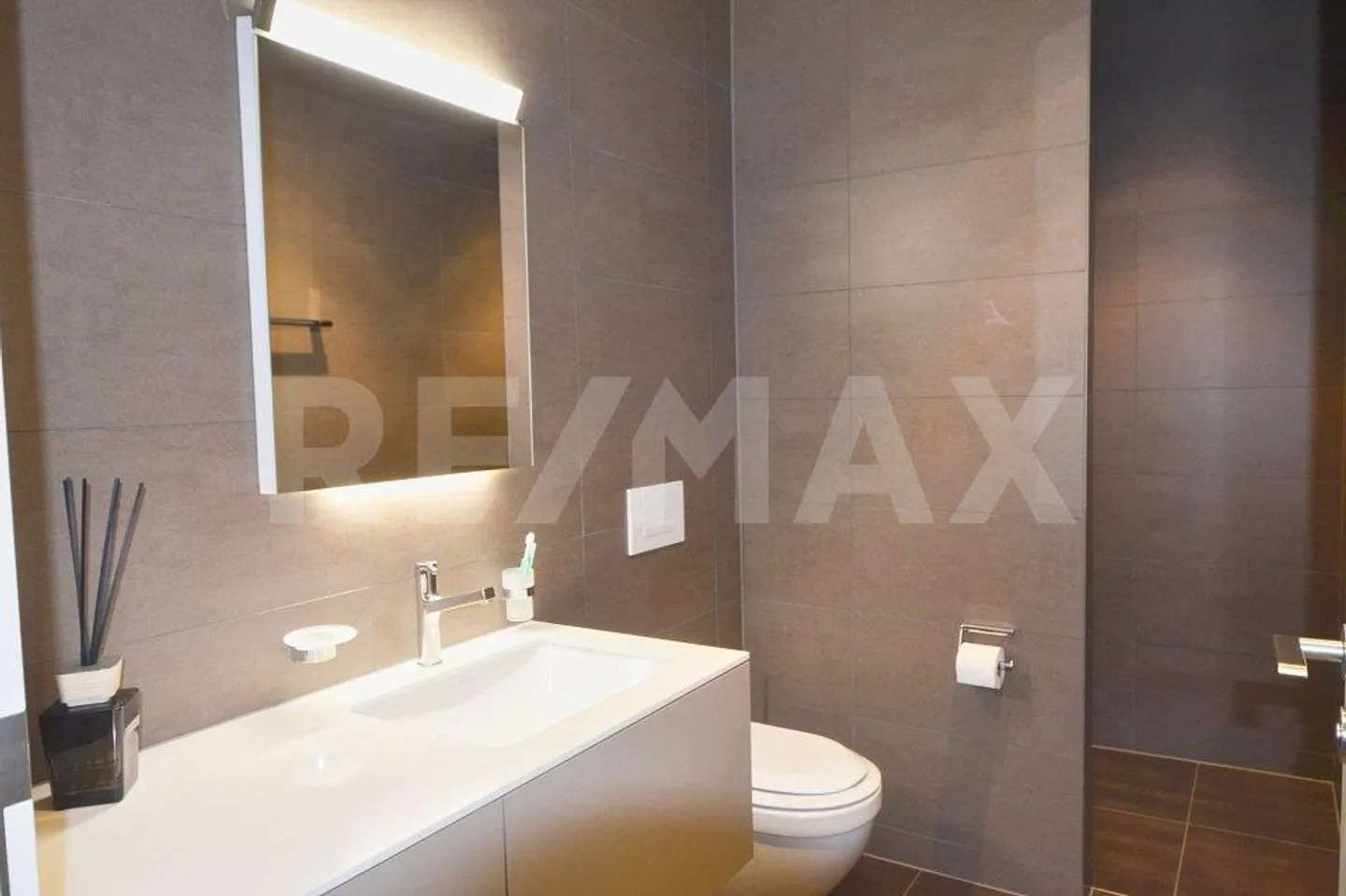 Luxuriöse Wohnung mit Terrasse und Seesicht - Foto 5 von 11