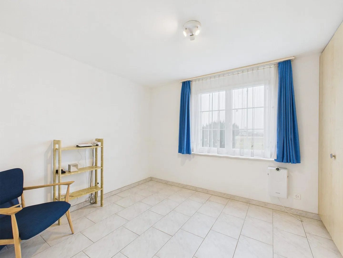 Spacious Apartment with Garden - Photo 4 of 7