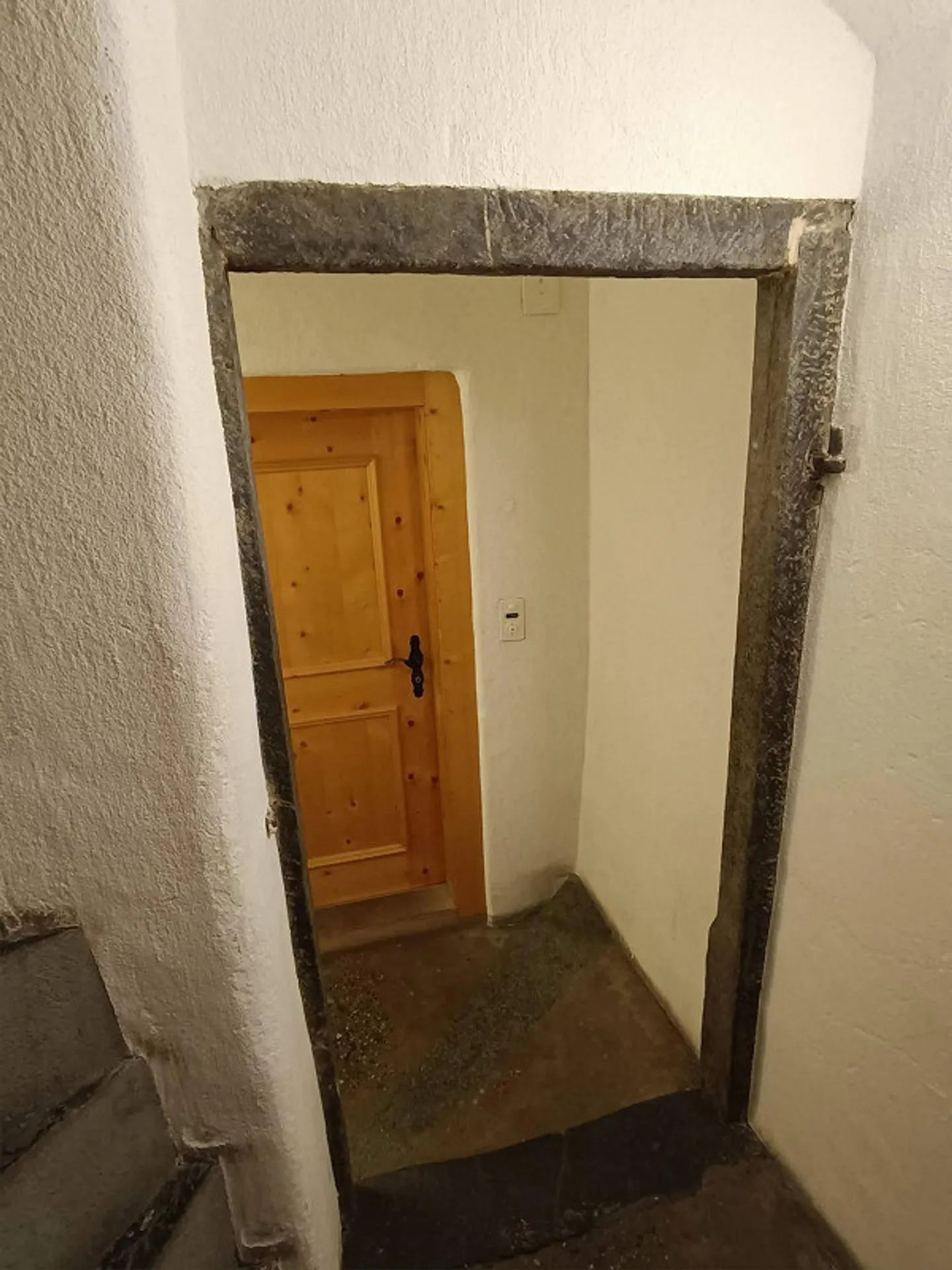 2.5 Apartment in the Old Town of Chur - Photo 8 of 8