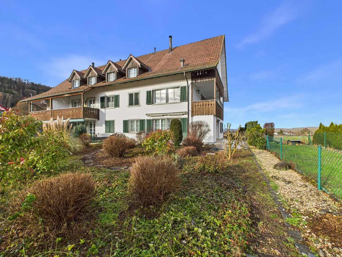 Spacious Apartment with Garden - Photo 6 of 7