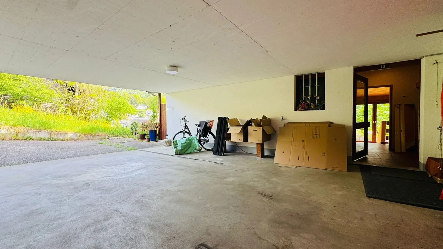 Spacious single-family home with 2 separate apartments, parking spaces, panoramic views & garden in prime location - Photo 14 of 16
