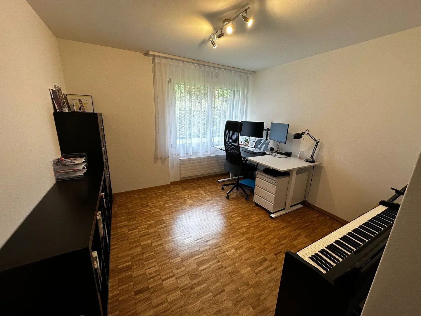 APPARTEMENT 4½ PIÈCES À STÄFA (ZH), MEUBLÉ, TEMPORAIRE - Photo 2 sur 10