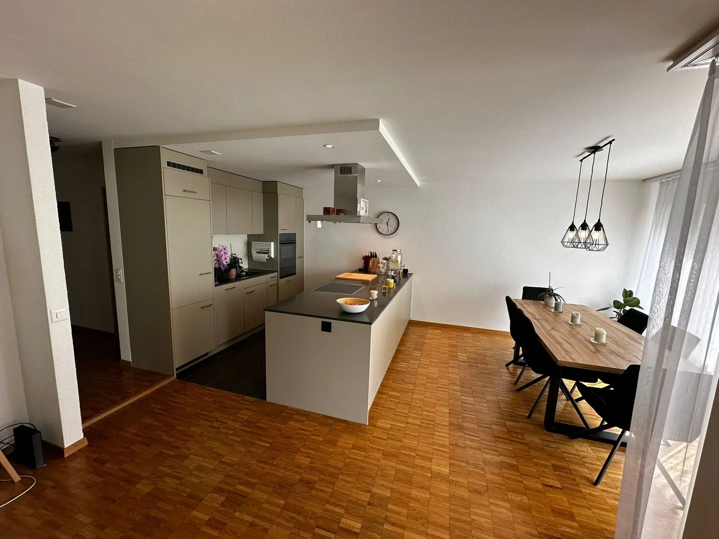 APPARTEMENT 4½ PIÈCES À STÄFA (ZH), MEUBLÉ, TEMPORAIRE - Photo 5 sur 10