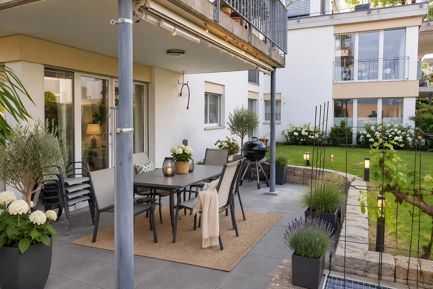 Appartamento di 4,5 stanze in standard di proprietà con grande area esterna - Foto 3 di 7