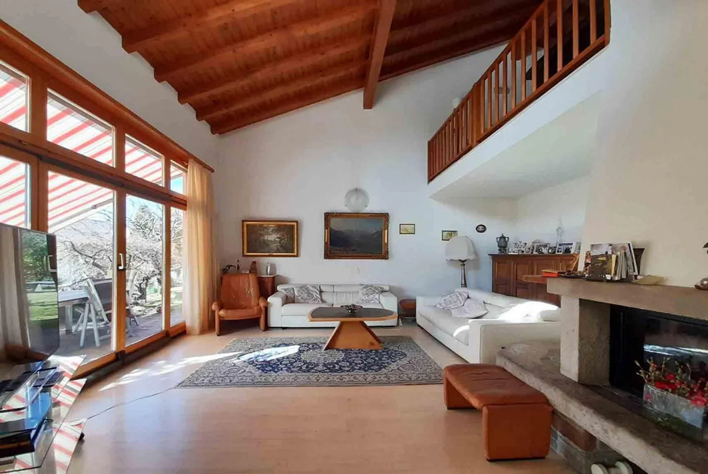 VILLA SPACIEUSE 6.5 PIÈCES AVEC GRAND JARDIN À CURIO - Photo 1 sur 12