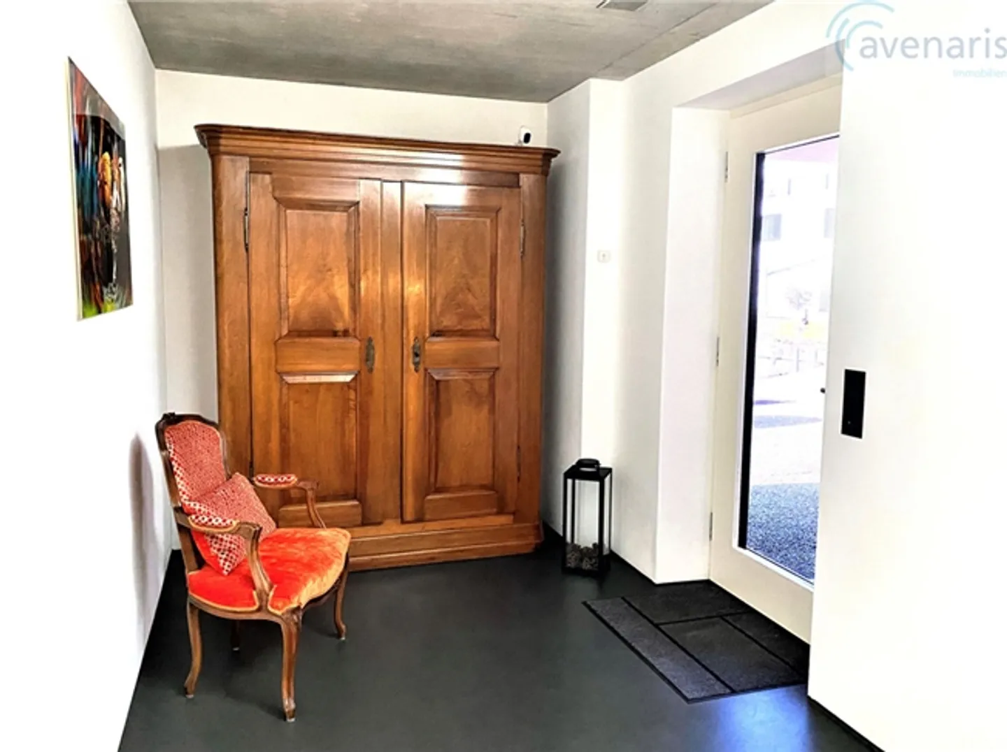 Casa bifamiliare spaziosa in una posizione centrale - Foto 3 di 13