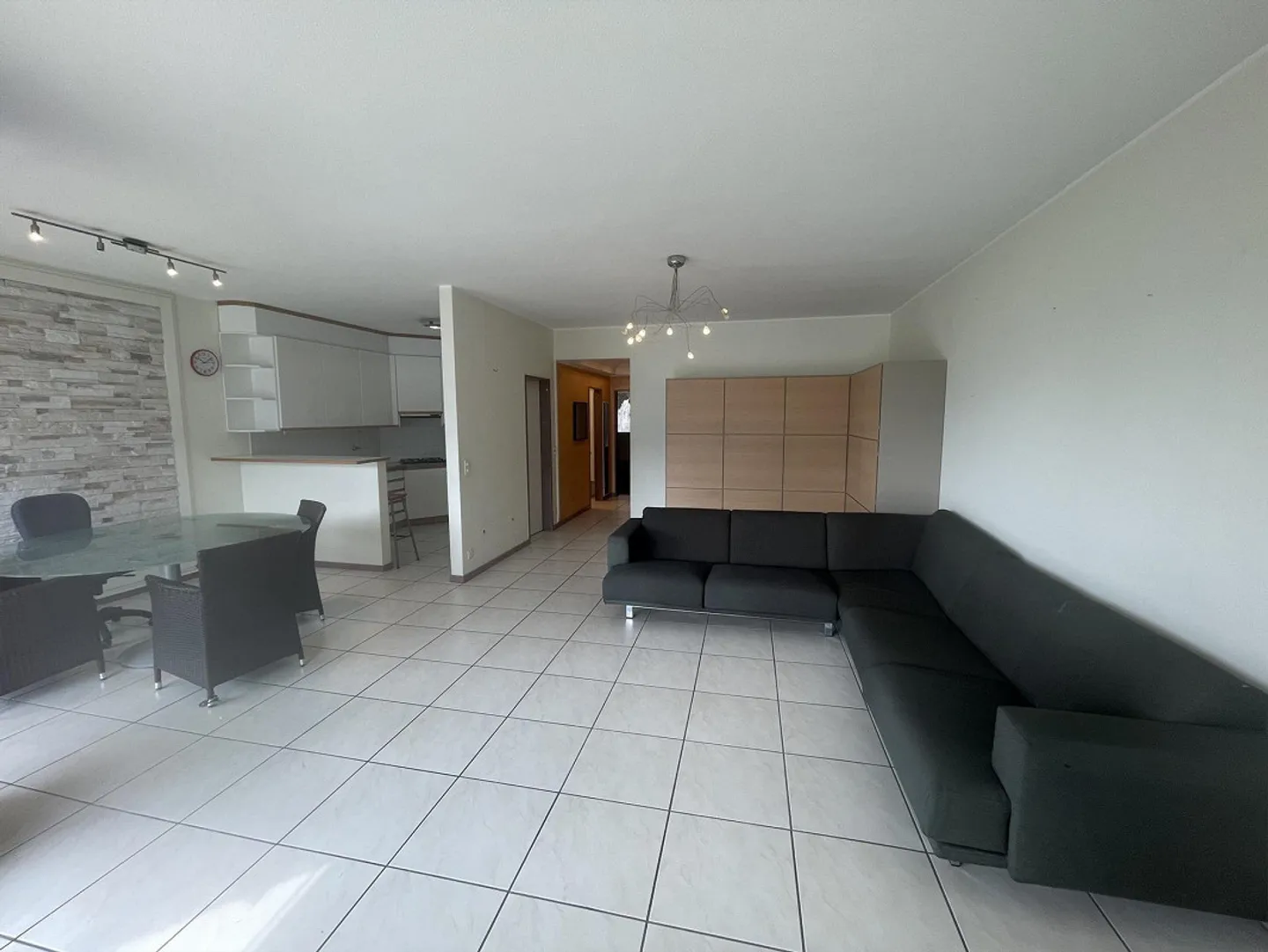 APPARTMENT 4.5 MIT PRÄCHTIGER STADT- UND TEILWEISEM SEEVIEW - Foto 5 di 13