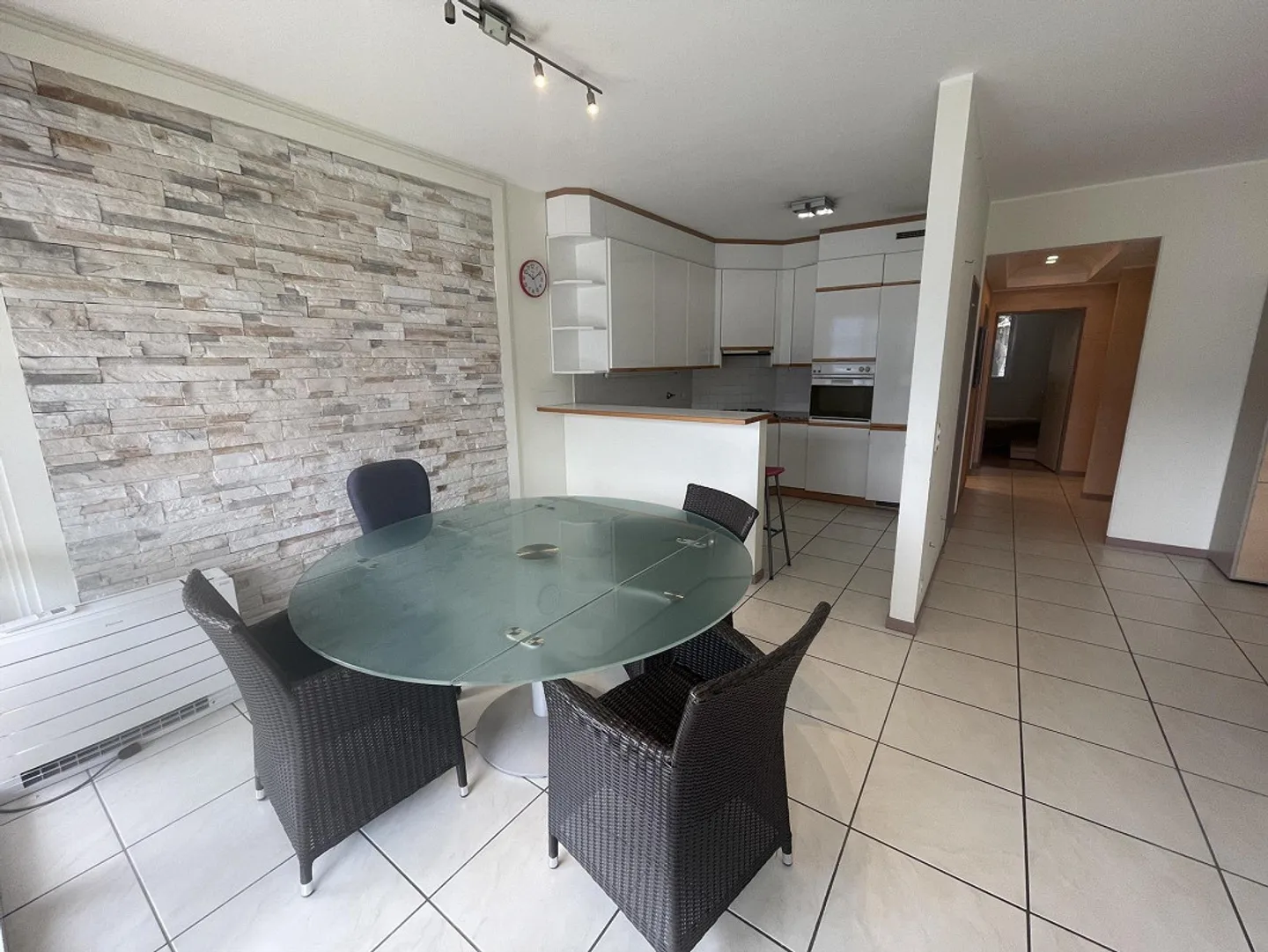 APPARTMENT 4.5 MIT PRÄCHTIGER STADT- UND TEILWEISEM SEEVIEW - Foto 8 di 13