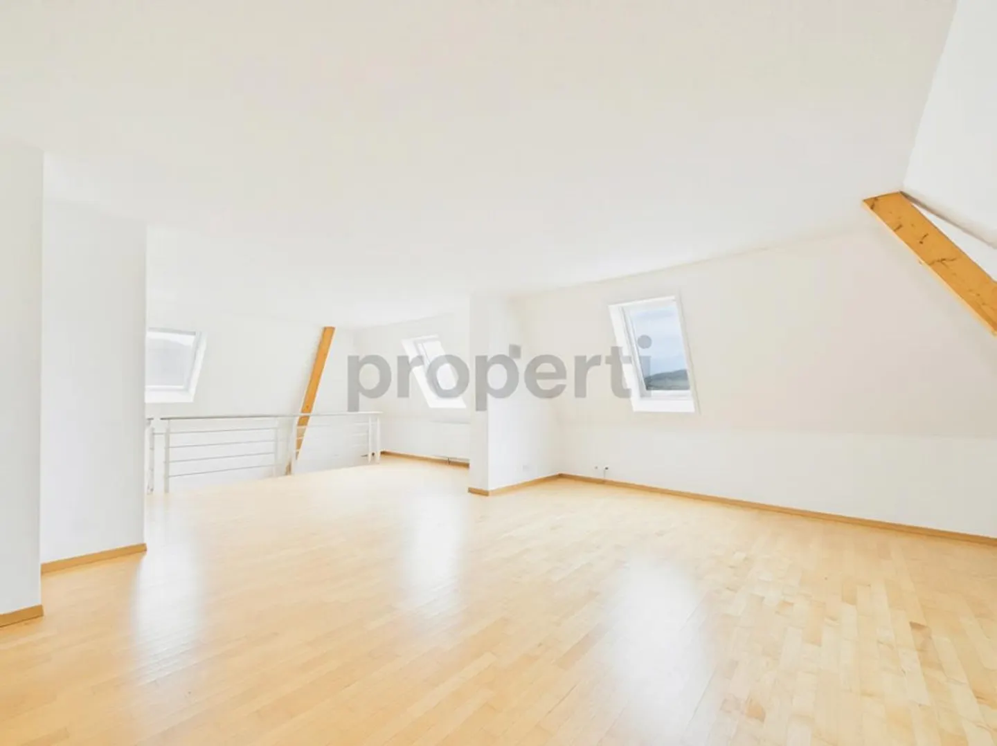 Renovated 4.5-room maisonette in a historic farmhouse with balcony - Photo 5 of 13