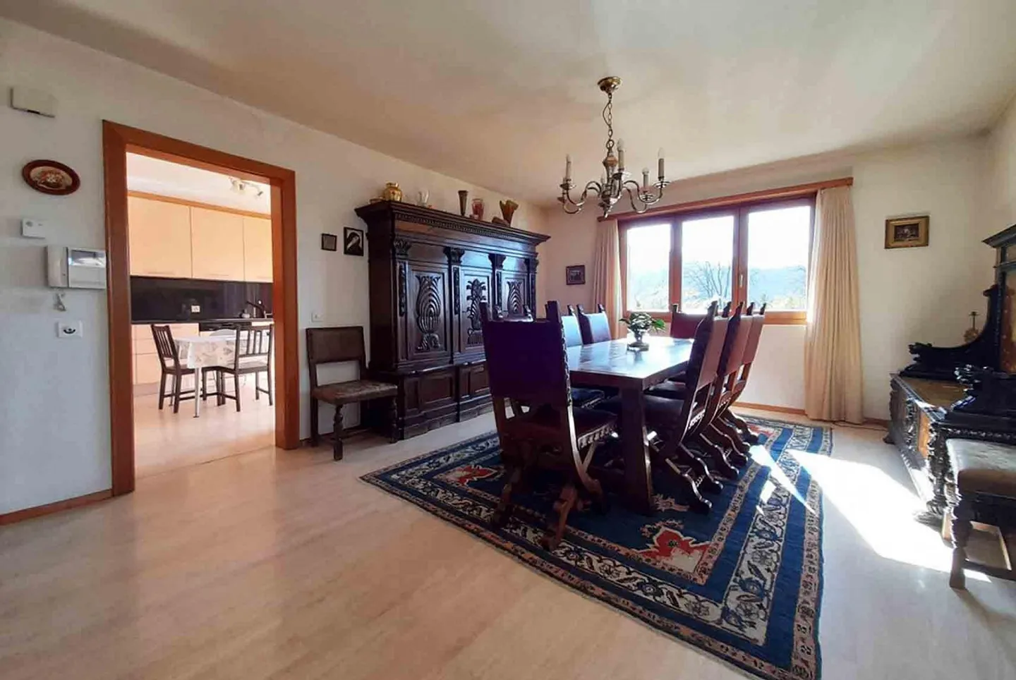 VILLA SPACIEUSE 6.5 PIÈCES AVEC GRAND JARDIN À CURIO - Photo 4 sur 12