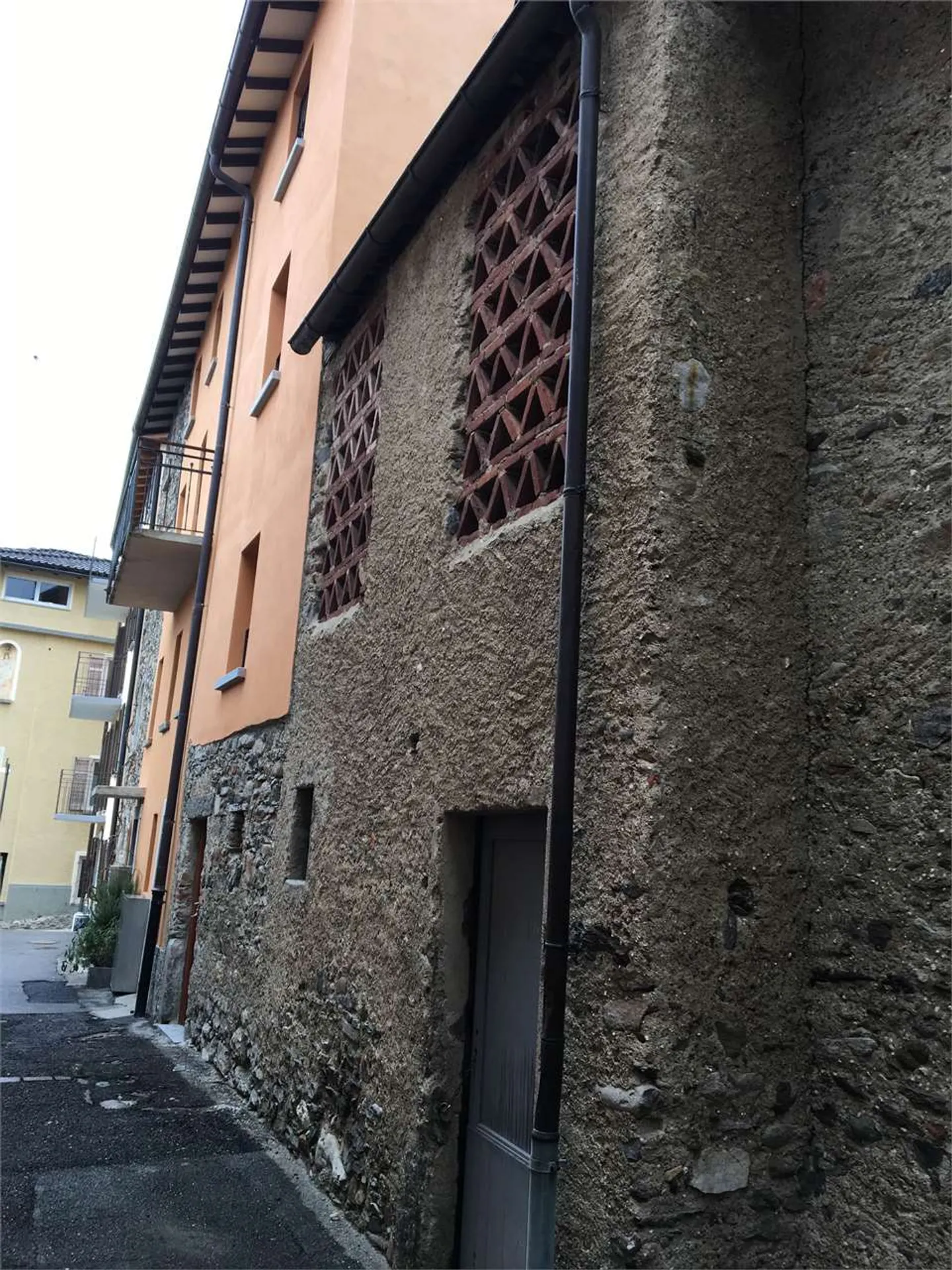 Propriété à rénover à Dino - Photo 1 sur 6