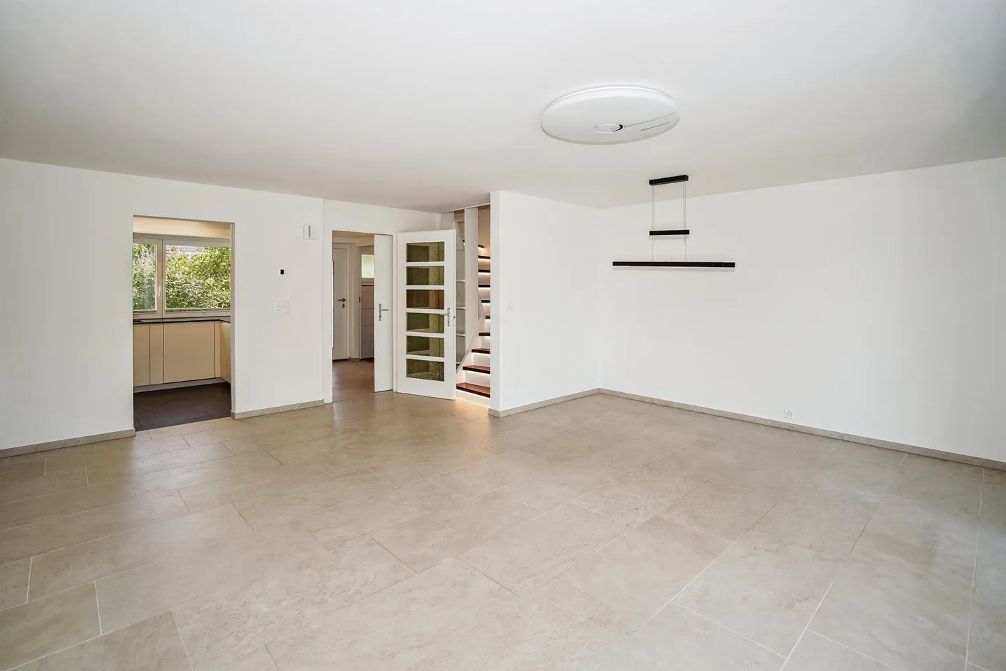 Renoviertes Einfamilienhaus mit Garten bis 07.2029 zu vermieten in Oberwil - Foto 2 von 13