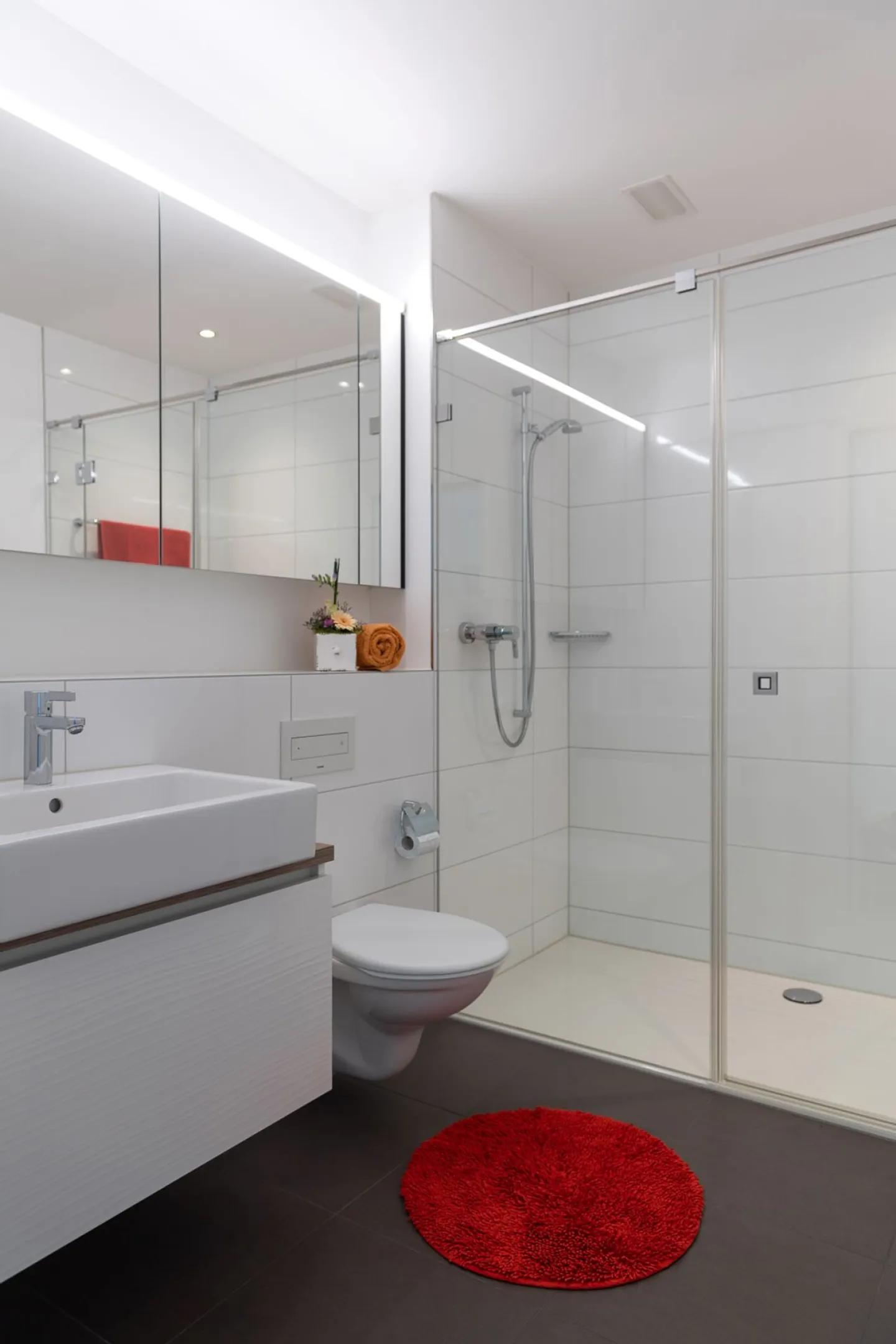 Modern 2.5 Room Apartment - Photo 3 of 3