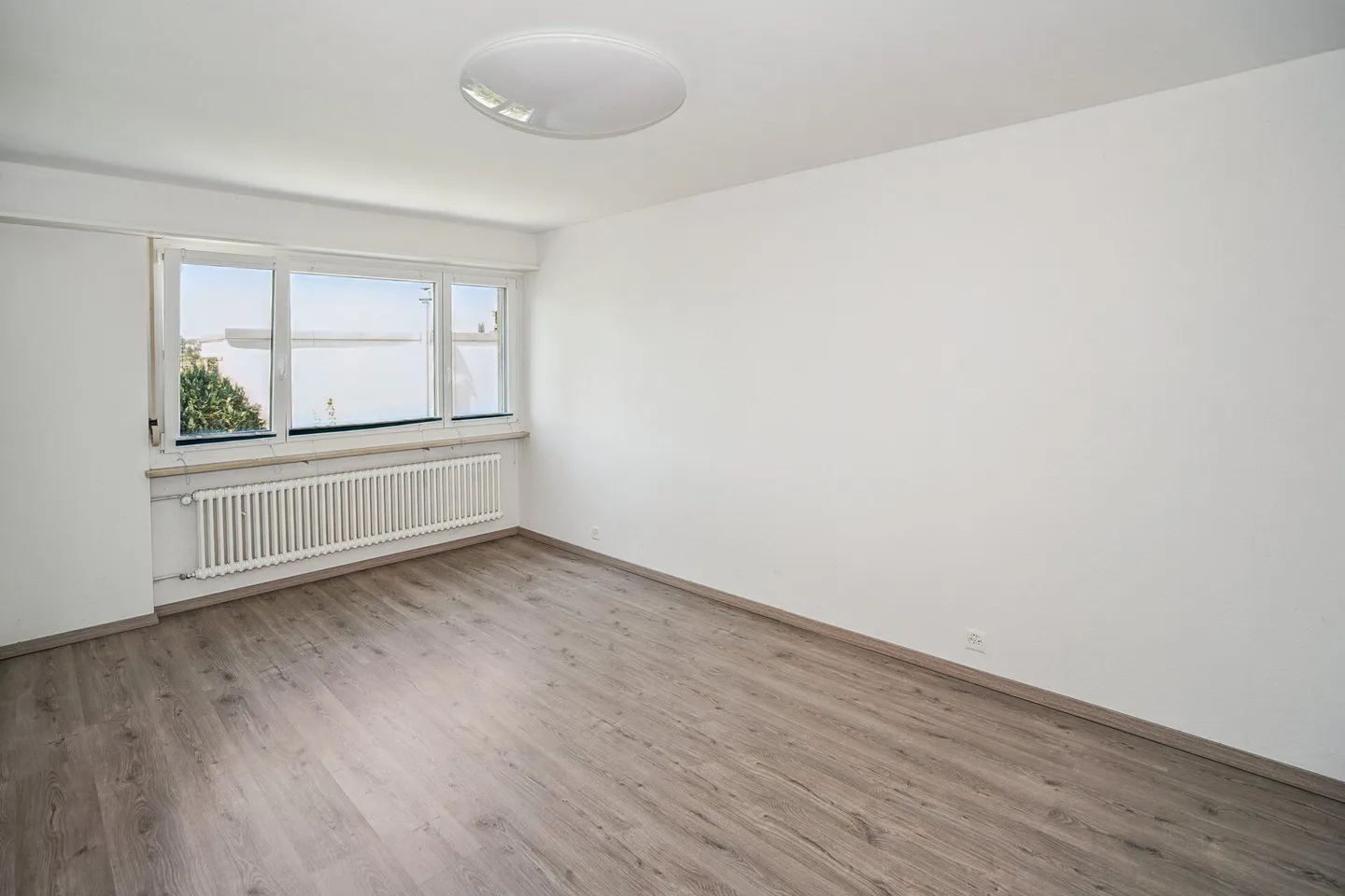 Renoviertes Einfamilienhaus mit Garten bis 07.2029 zu vermieten in Oberwil - Foto 5 von 13