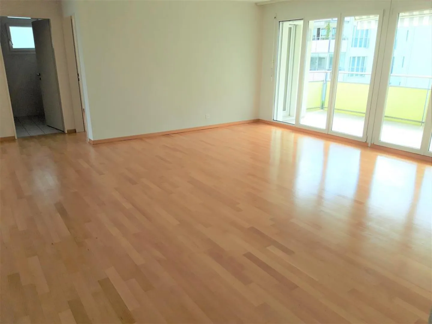 Helle, grosszügige Wohnung mit zwei Balkonen - Foto 4 von 8