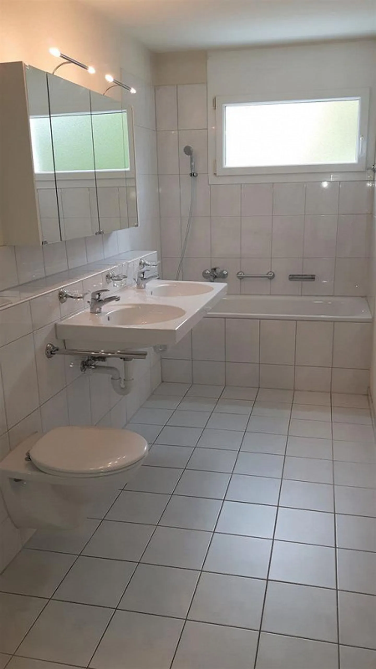 Helle, grosszügige Wohnung mit zwei Balkonen - Foto 6 von 8