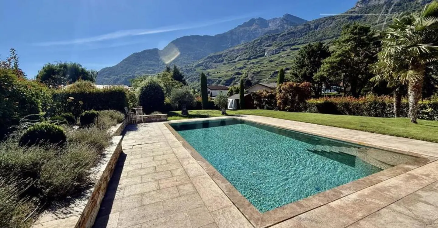 VETROZ, SUPERBA VILLA DI CARATTERE IN ASSOLUTO SILENZIO - PISCINA - Foto 9 di 11