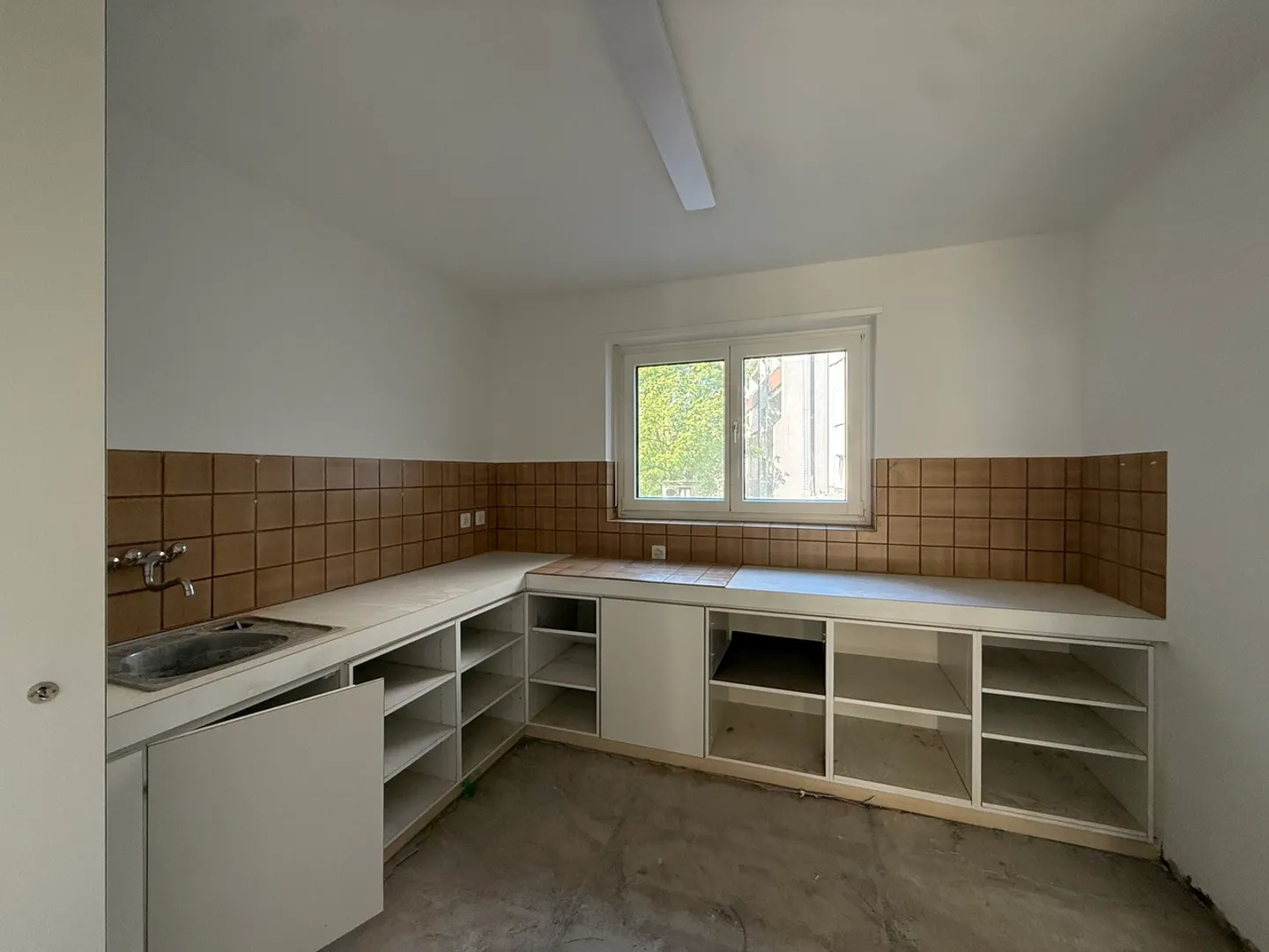 Espace commercial / Bureau / Salle de thérapie à louer dans un emplacement de choix - Photo 5 sur 8
