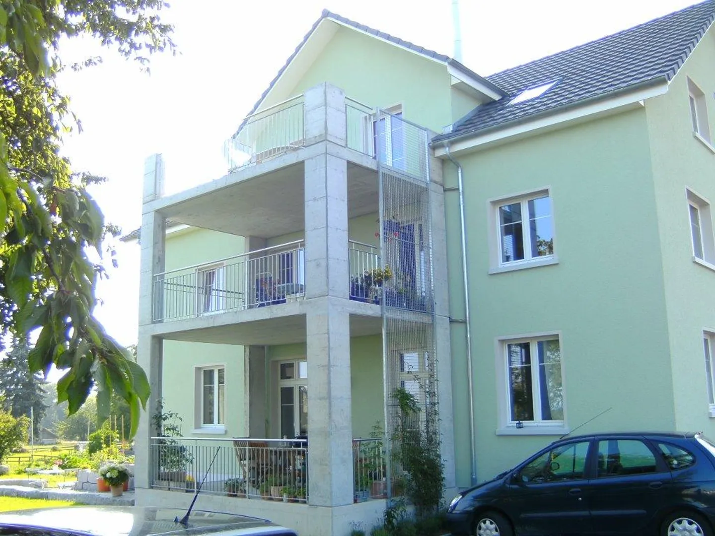 Penthouse 4 1/2 pièces, dans une maison de 3 familles, près de la gare + du lac - Photo 1 sur 15