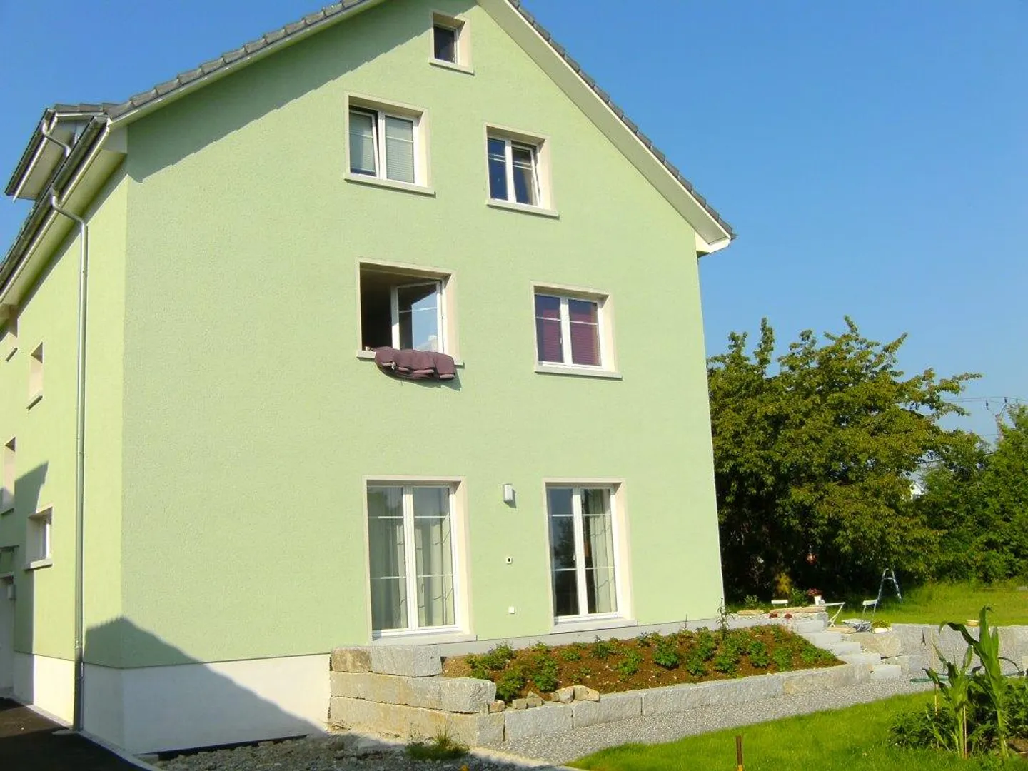 Penthouse 4 1/2 pièces, dans une maison de 3 familles, près de la gare + du lac - Photo 2 sur 15