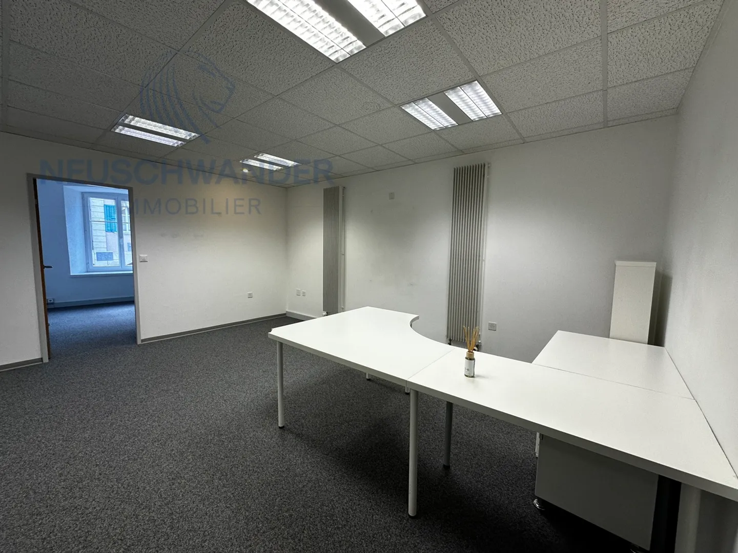 Strategic location and first rent offered! - Photo 6 of 6