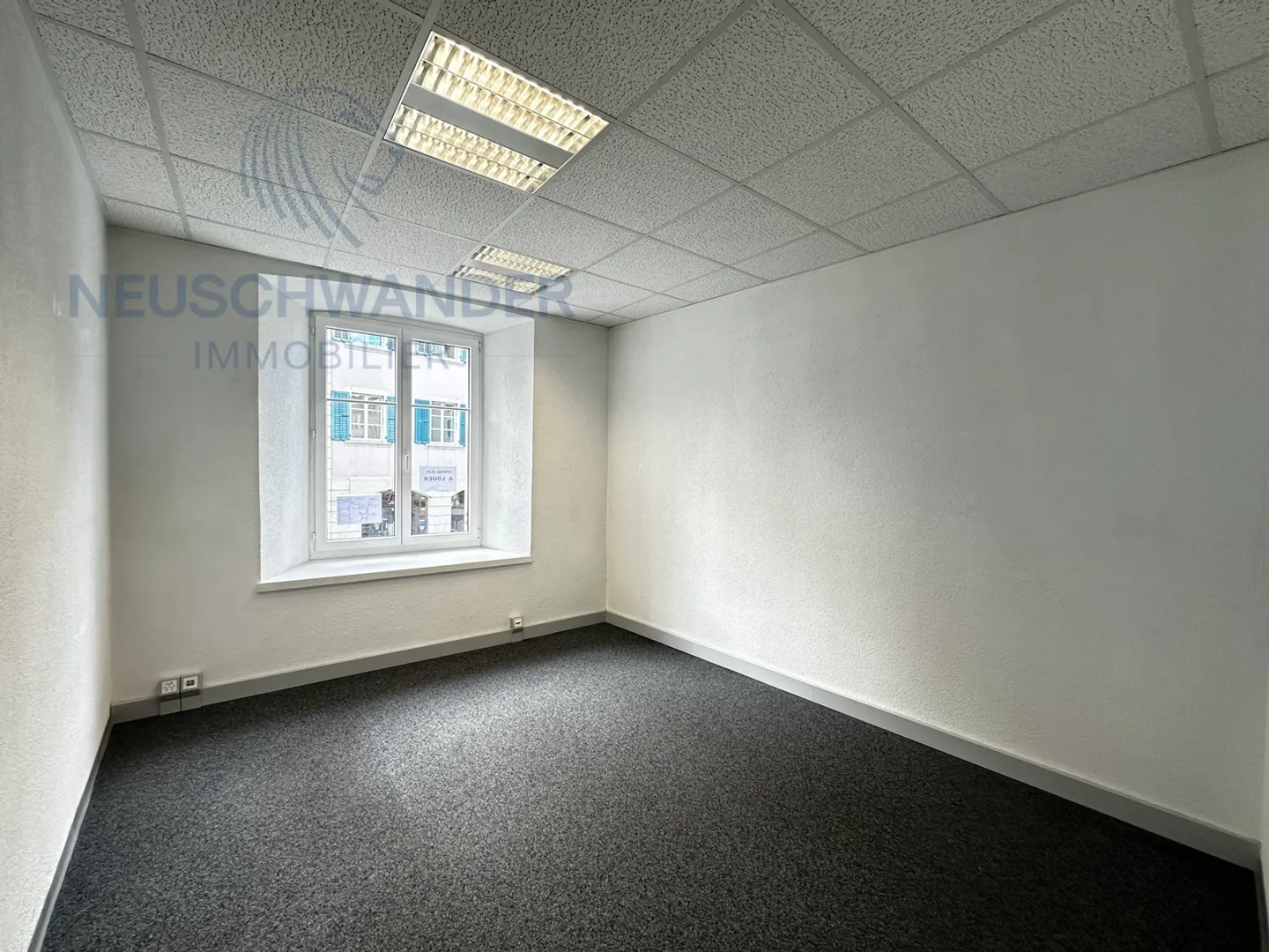 Strategic location and first rent offered! - Photo 3 of 6