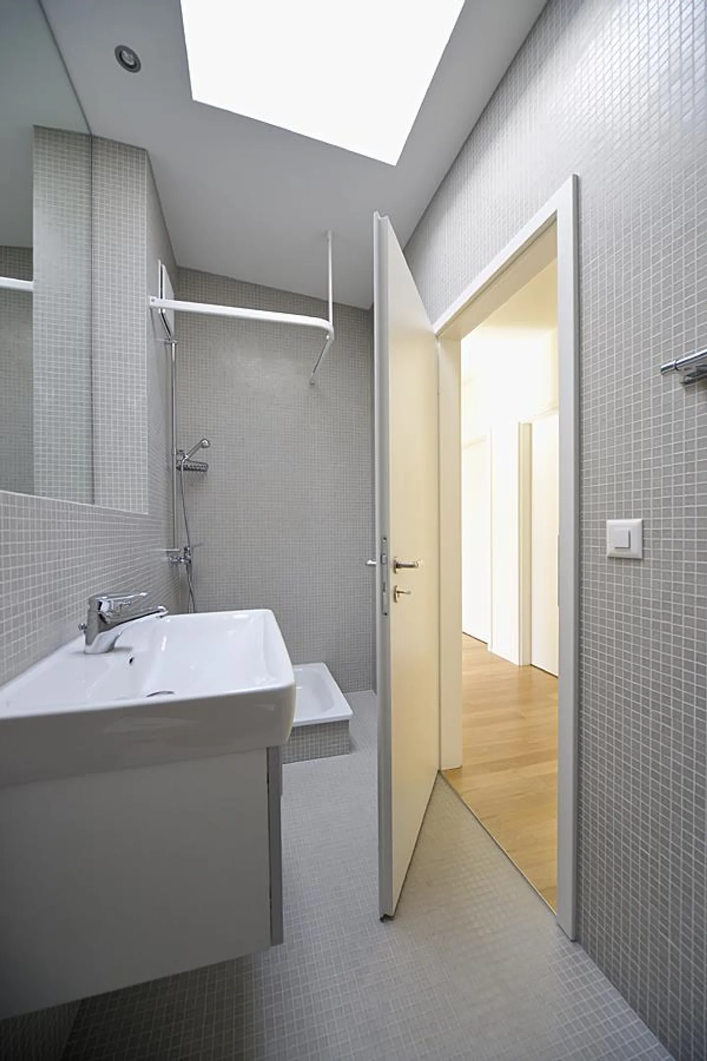***All'ultimo piano**Appartamento 3'5' locali con loggia*** - Foto 5 di 6