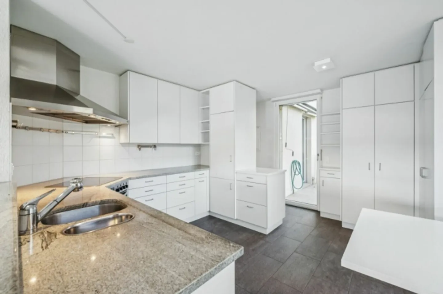 Appartamento adatto alle famiglie con due balconi e vista meravigliosa (in diritto di costruzione) - Foto 4 di 15