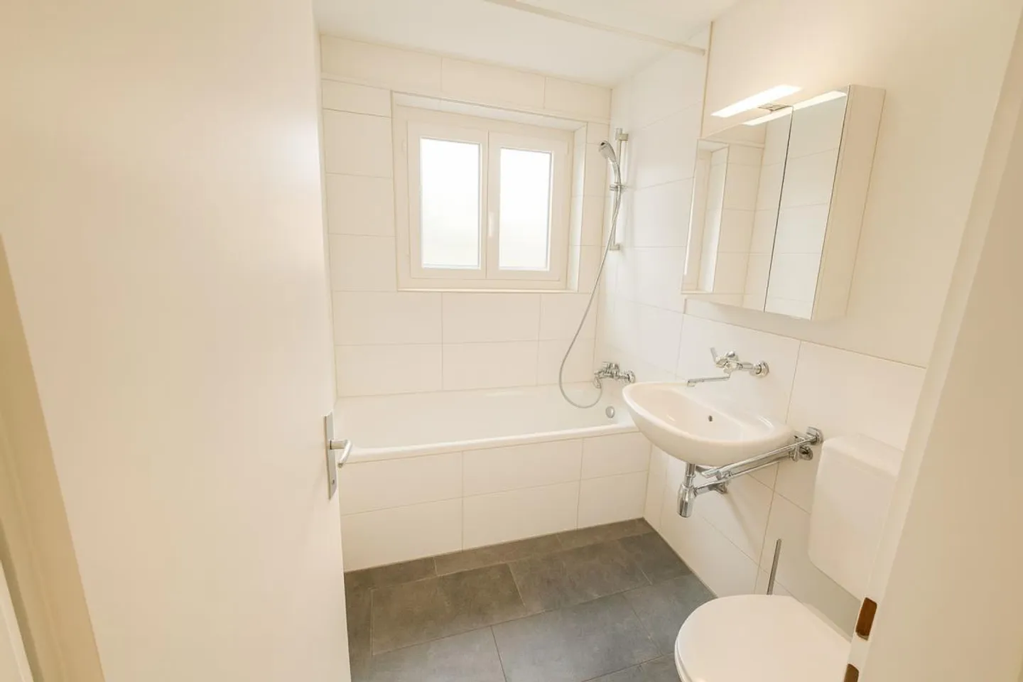 Central living and still enjoy the peace - Photo 5 of 7